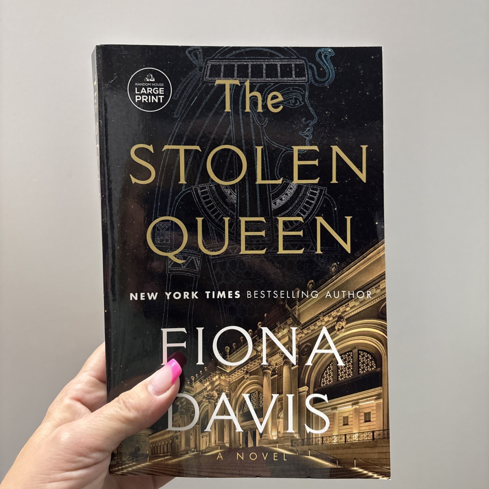 Stolen Queen : A Novel by Fiona Davis (2025, Trade Paperback)