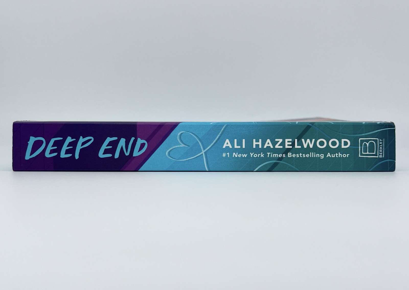 Ali Hazelwood -Deep End | Paperback | Very Good