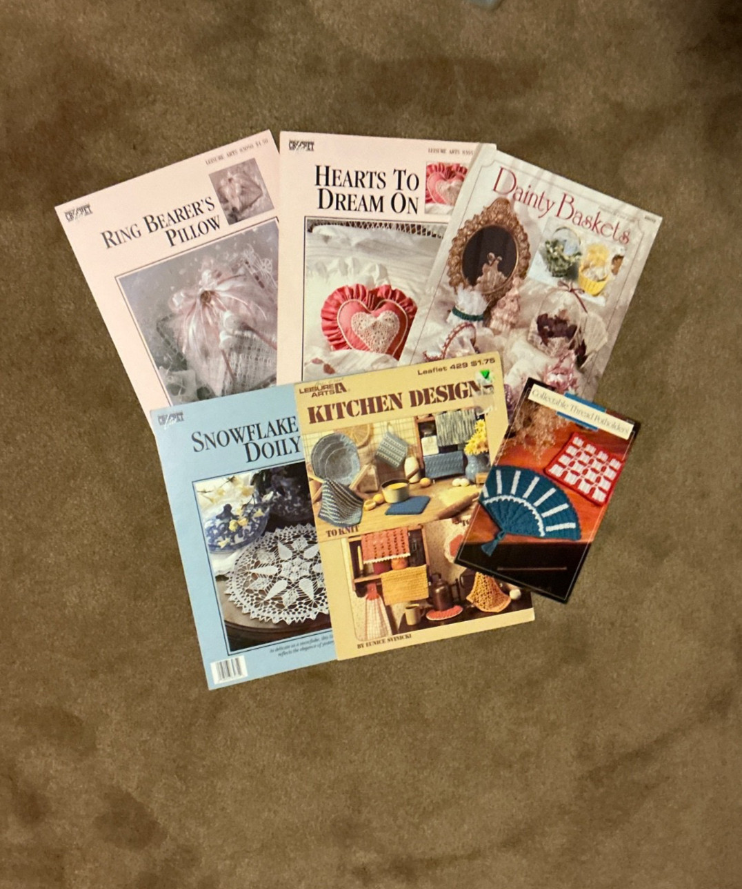 Lot of 5 Leisure Arts Leaflets Crochet Patterns and Book of Potholder Crochet