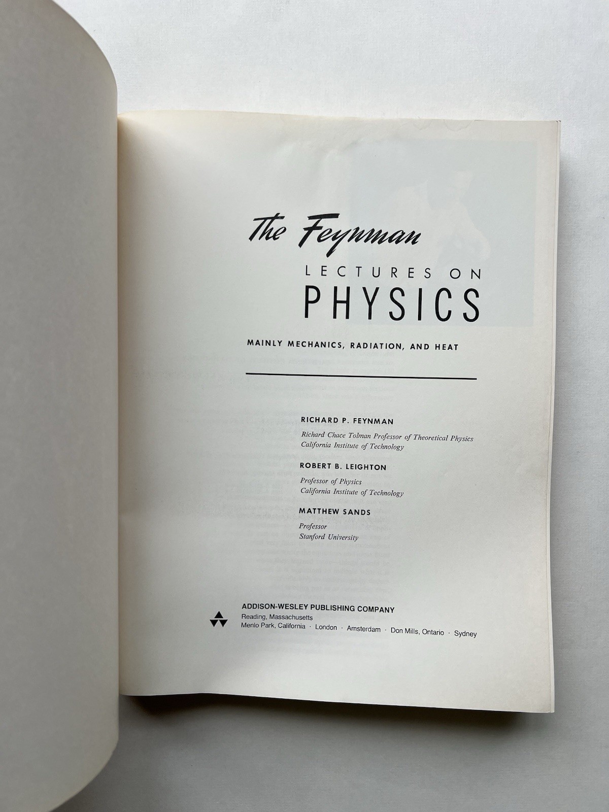 The Feynman Lectures on Physics Complete 3 Volume Set Paperback Addison