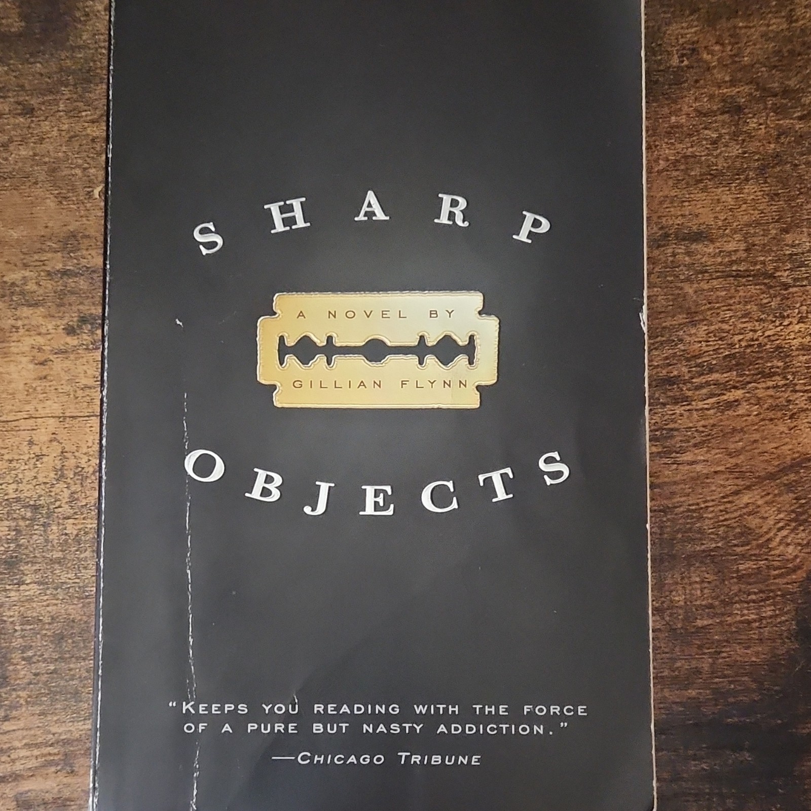 Sharp Objects : A Novel by Gillian Flynn (Paperback, Fiction, Thriller)
