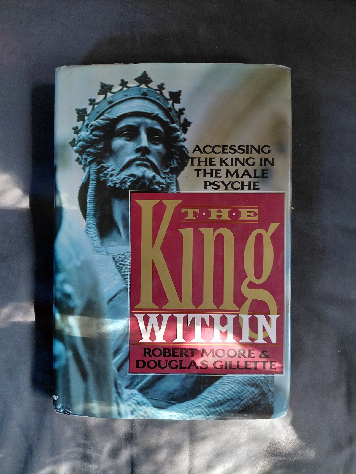 King Within : Accessing the King in the Male Psyche by R. Moore and D. Gillette