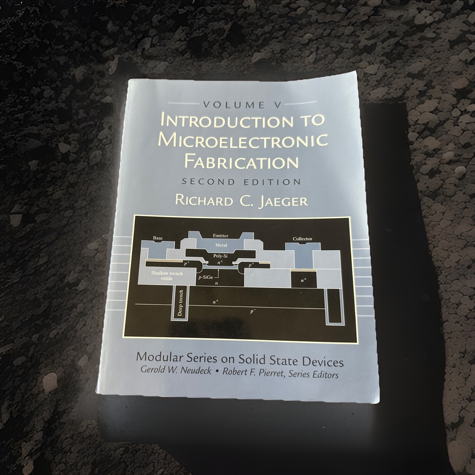 Introduction to Microelectronic Fabrication: Volume 5 (Modular Series on Solid S
