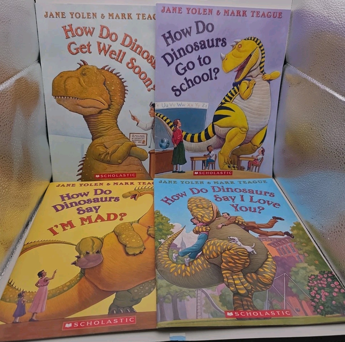 Lot 12 Picture Books – MARK TEAGUE How Do Dinosaurs – Clanton Bubbles – Crayons