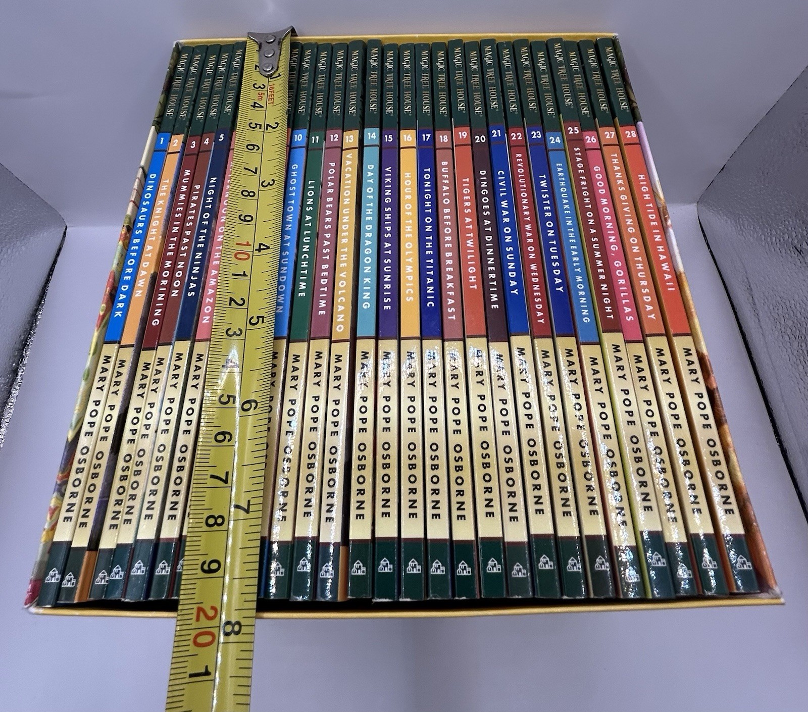 Magic Tree House Books 1-28 Boxed Set by Mary Pope Osborne (2008) English