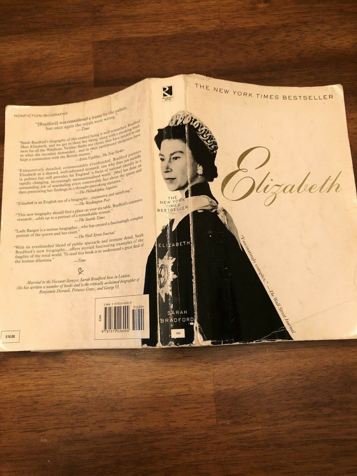 Elizabeth Softback Book Sarah Bradford NYT Bestseller Copyright 1996 564 Pages
