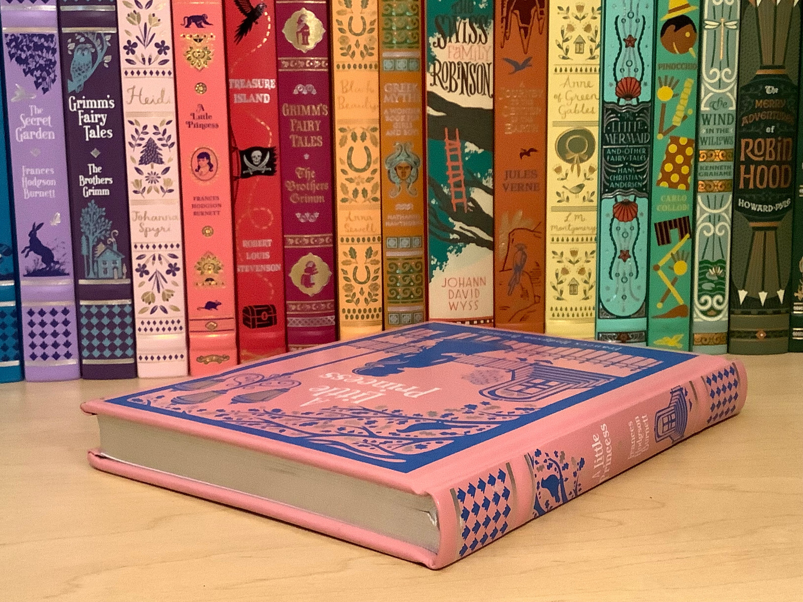 A Little Princess by Frances Hodgson Burnett – leather-bound / Good