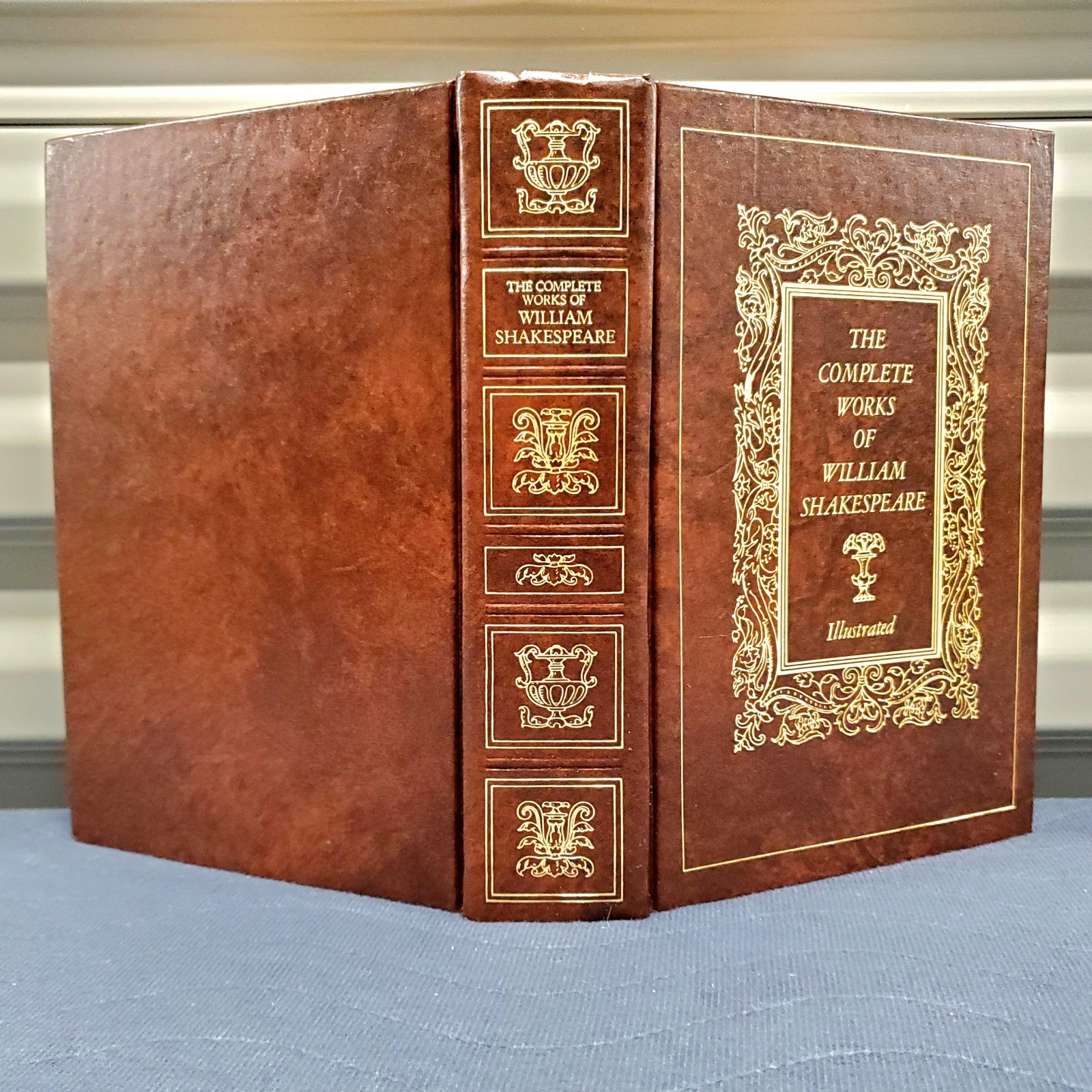 Complete Works of William Shakespeare Vintage 1975 Illustrated Avenel Books HC