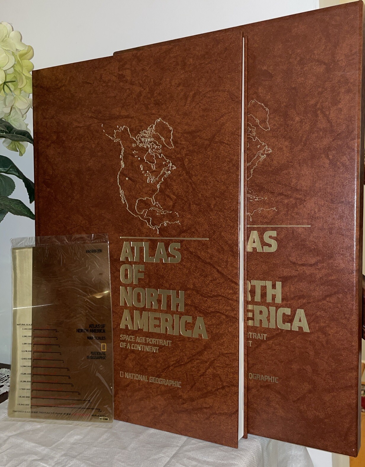 Nat Geo Atlas of North America: Maps & Satellite Images • W/Slipcase & Magnifier