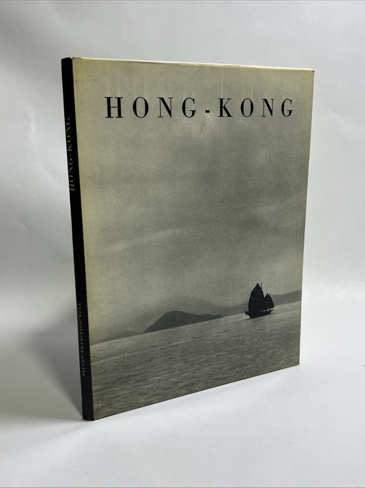 Hong-kong (1st Ed) by Pietro Francesco Mele