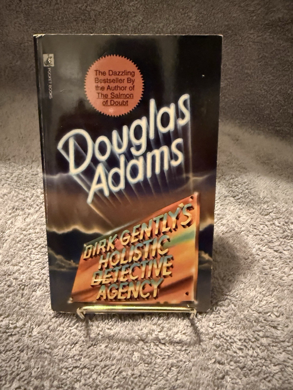 Dirk Gently’s Holistic Detective Agency – Douglas Adams (1988 PB) Sci-Fi Classic