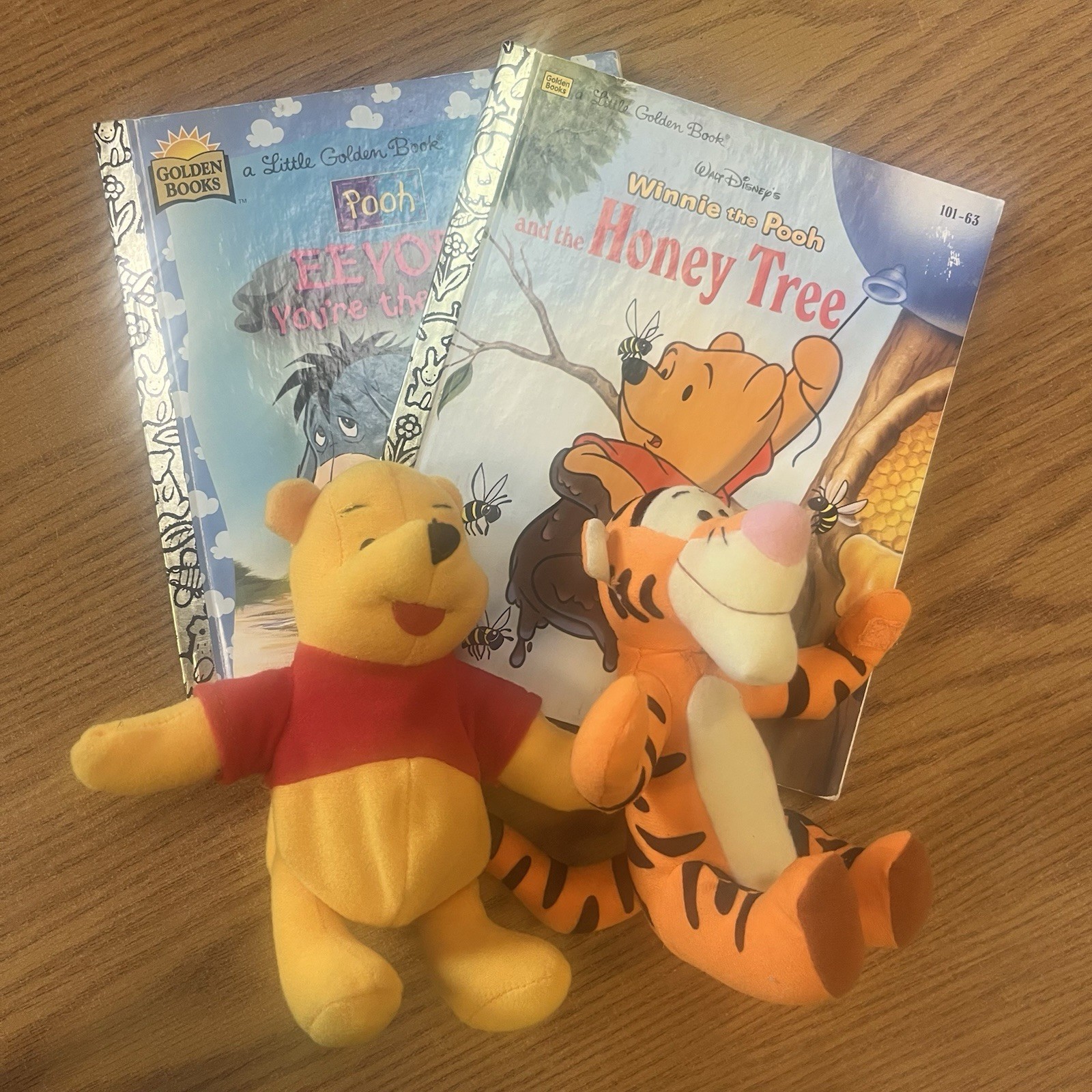 2 Pooh Bear Books & 2 VTG Plush Tigger 6″ hardback Little Golden Disney Friends