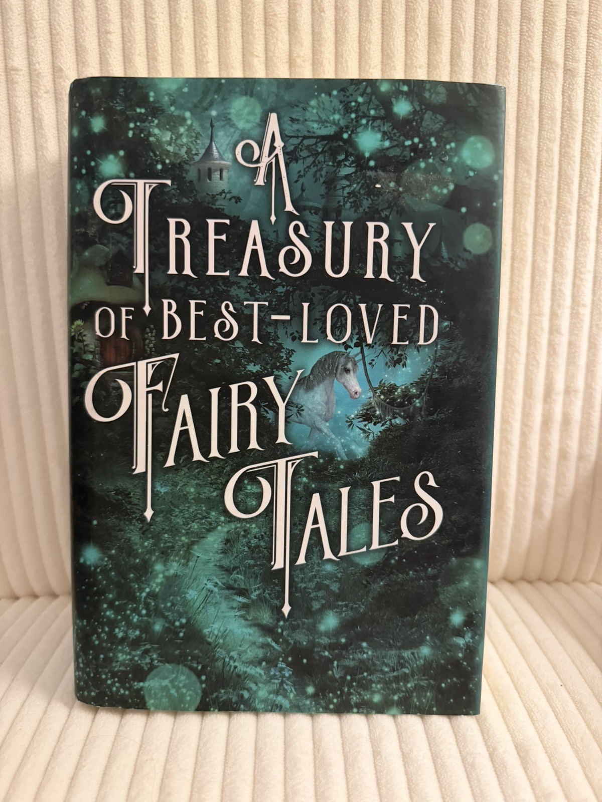 A TREASURY OF BEST-LOVED FAIRY TALES (101 Favorites) HARDCOVER – EUC