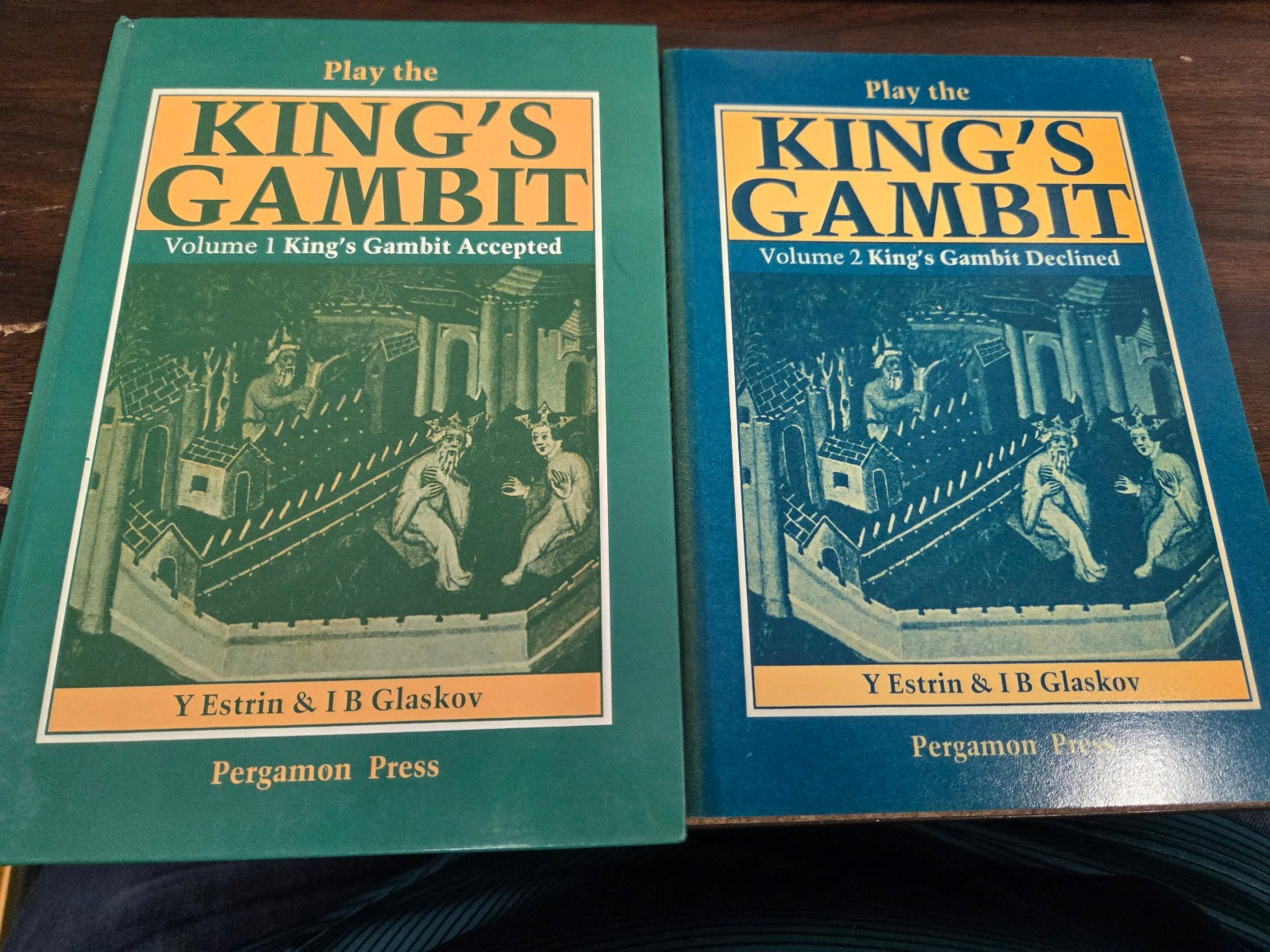 Play the King’s Gambit Volumes 1 and 2 by Estrin and Glaskov Pergamon Free Ship