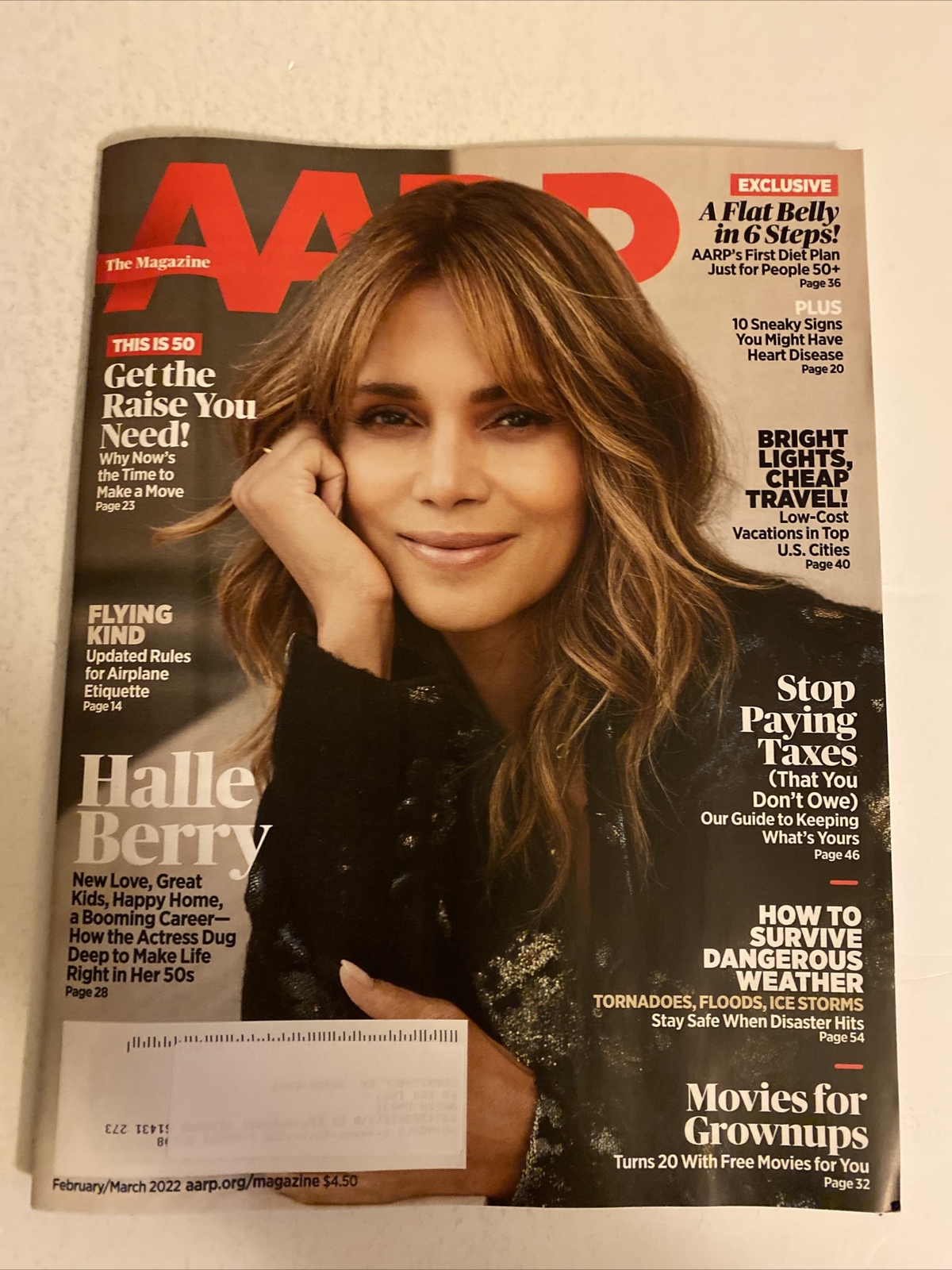 AARP Magazine FEB / MAR 2022 HALLE BERRY FLAT BELLY 76 PAGES FREE SHIPPING