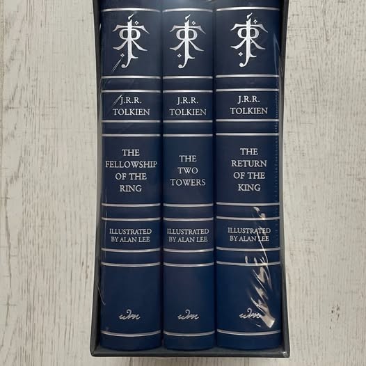 The Lord of the Rings Deluxe Collectable Illustrated Box Set