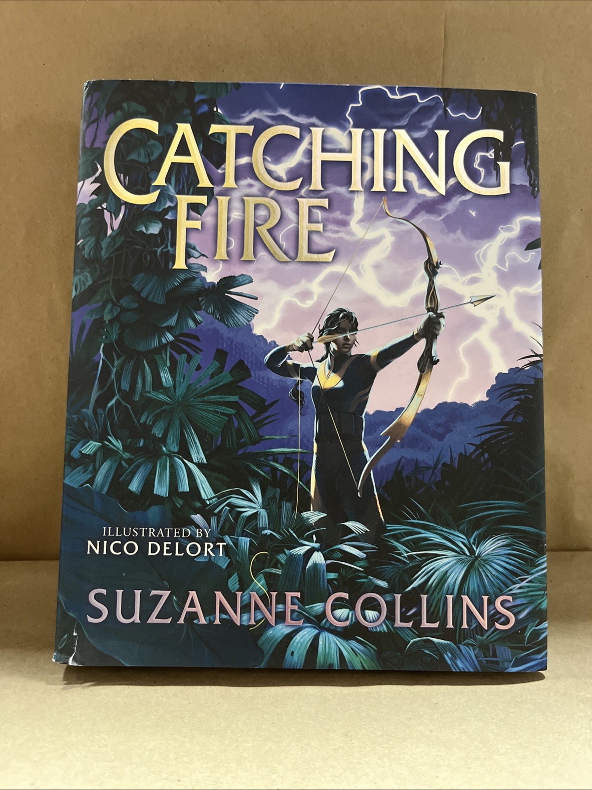 Suzanne Collin’s: Catching Fire Illustrated Edition USED HC SEE DESCRIPTION
