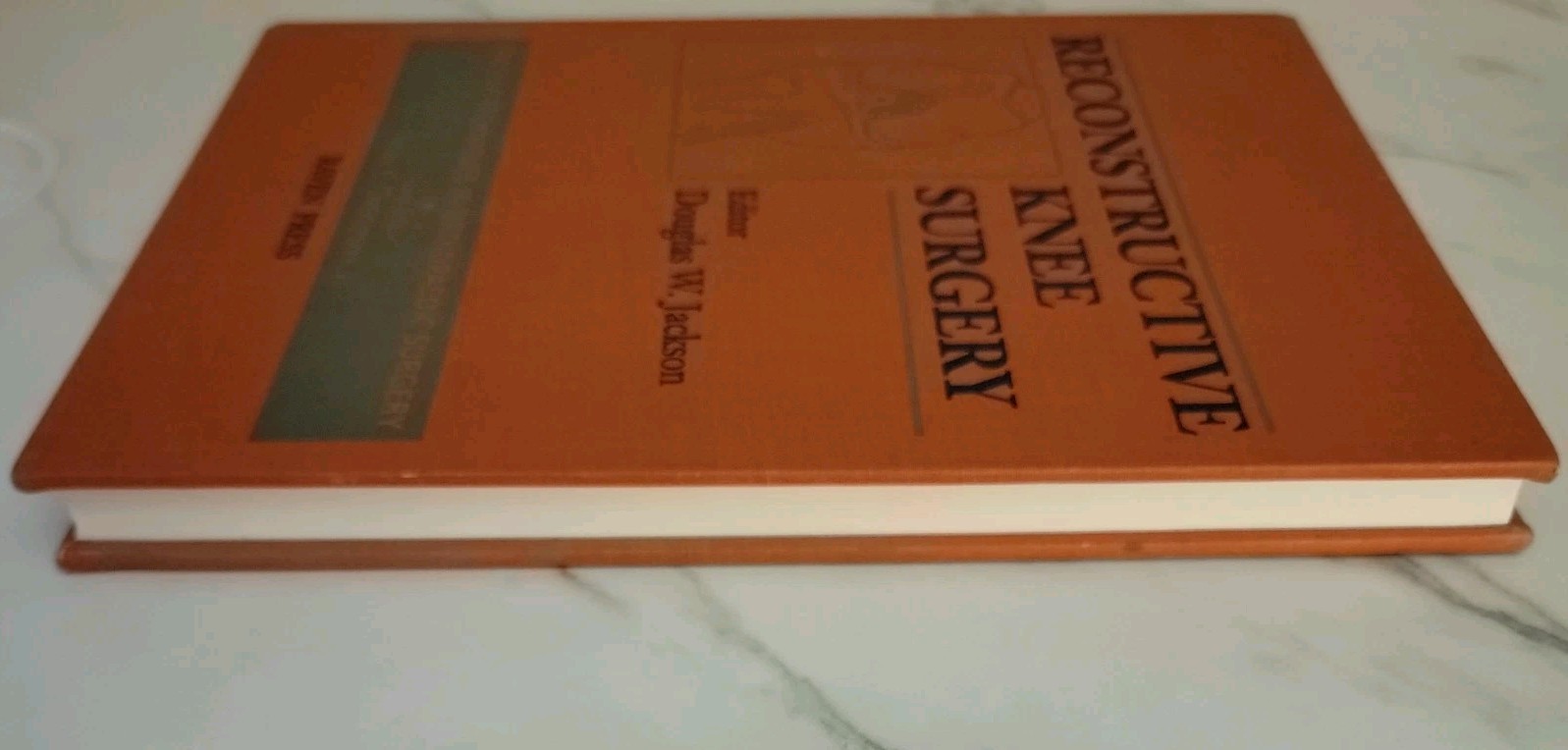 RECONSTRUCTIVE KNEE SURGERY-MASTER TECHNIQUES-By Douglas W. Jackson-Medical Ref.