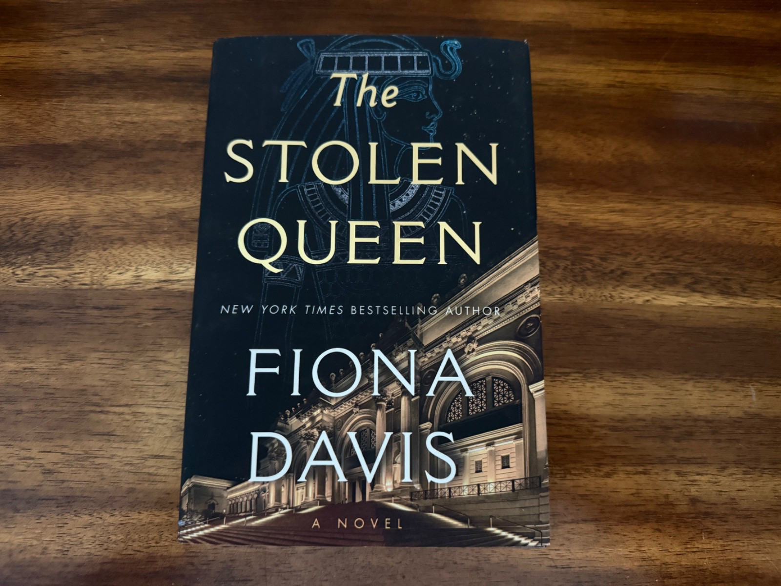 Stolen Queen by Fiona Davis (2025, Hardcover) FREE SHIPPING