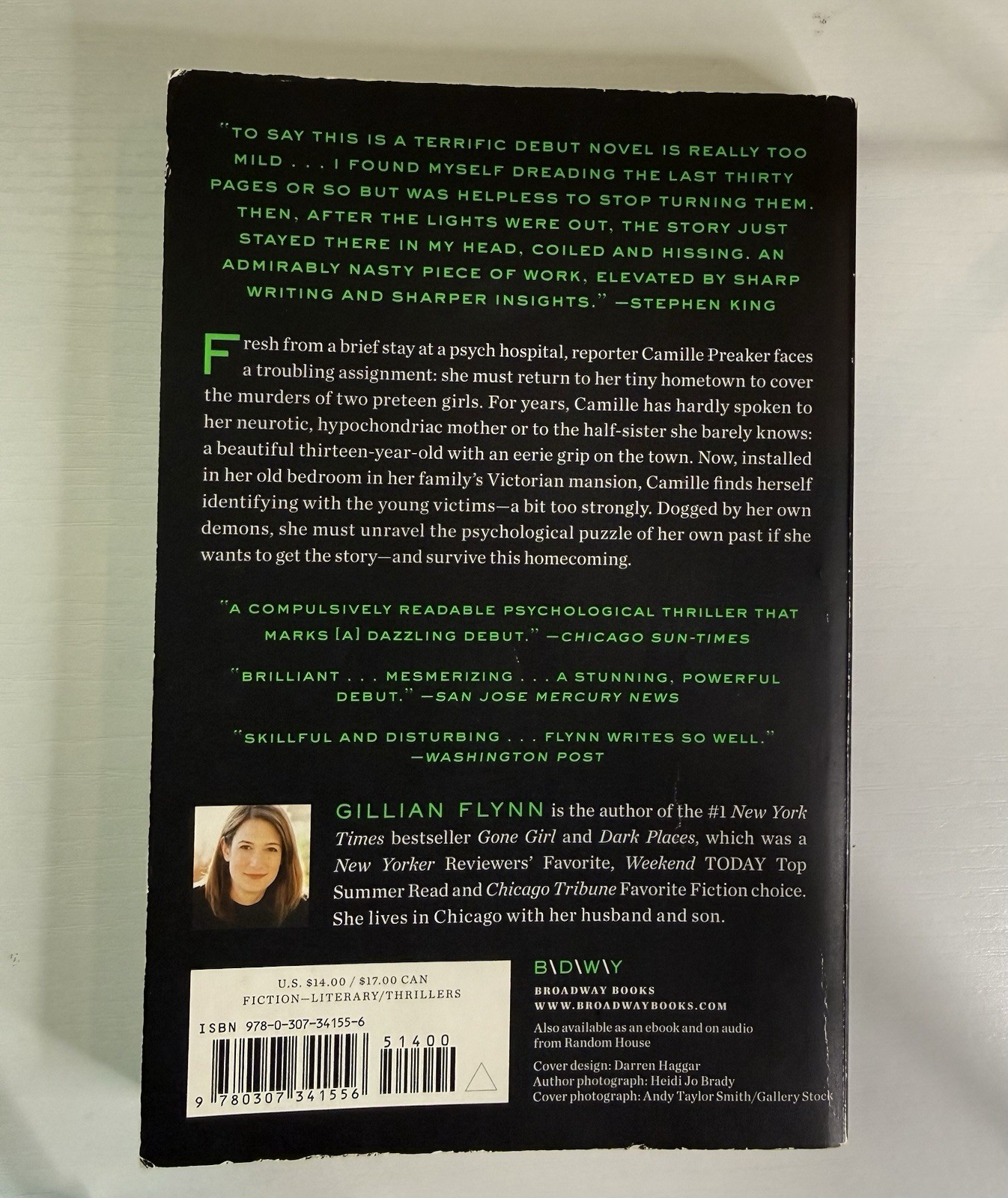 Gillian Flynn Sharp Objects Paperback Novel 2007 Broadway Books Thriller Mystery