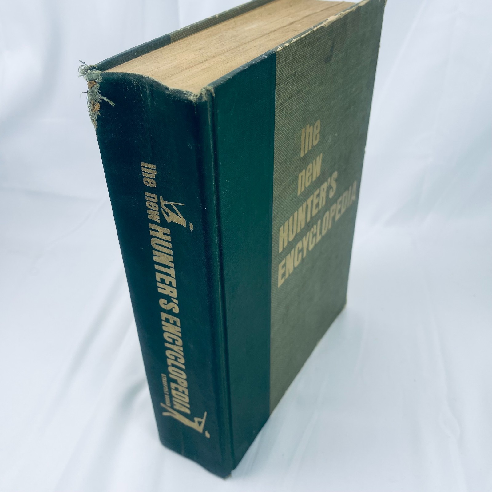 The New Hunters Encyclopedia editor Raymond R. Camp 1972 Third Revised Edition