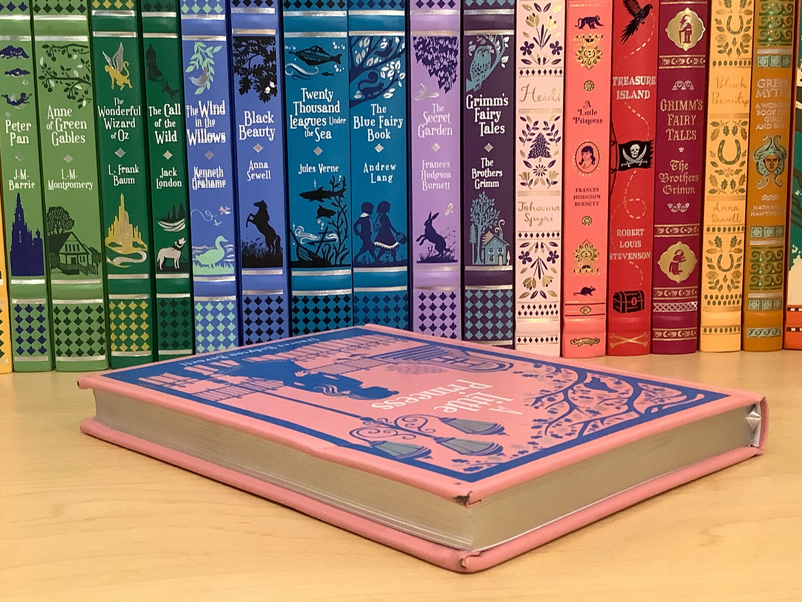 A Little Princess by Frances Hodgson Burnett – leather-bound / Good