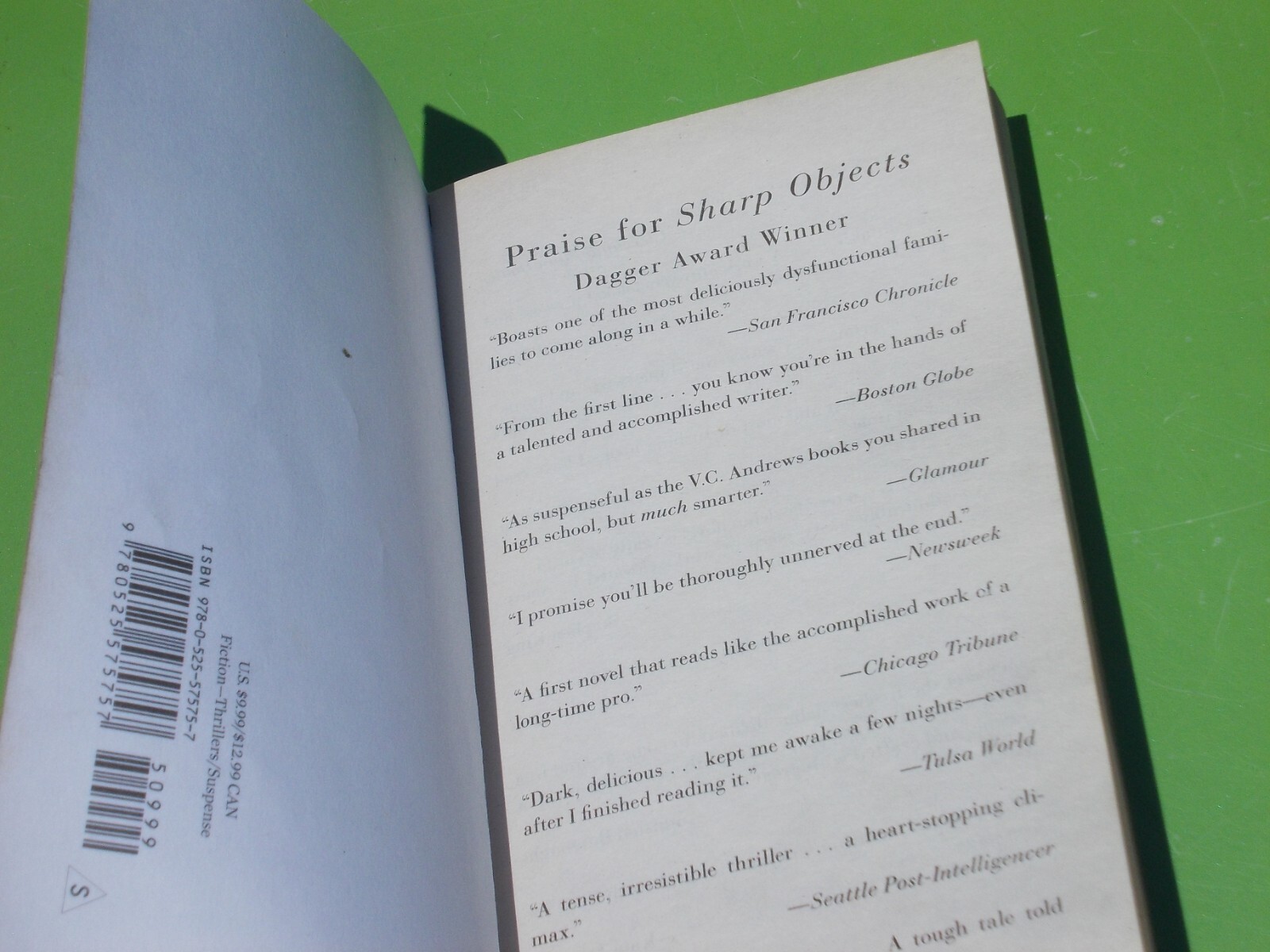 SHARP OBJECTS A NOVEL ( MOVIE TIE-IN ) BY GILLIAN FLYNN 2018 THRILLER