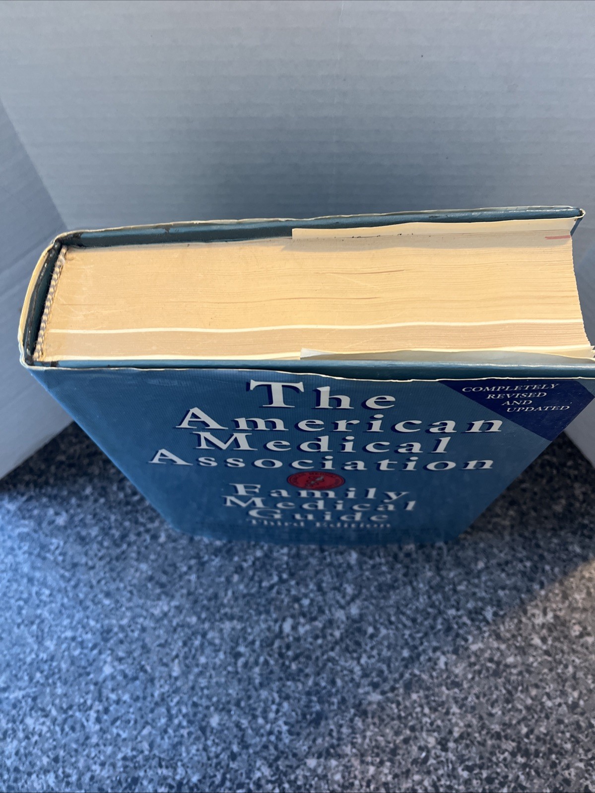 The American Medical Association Family Medical Guide 880 pages Hardcover