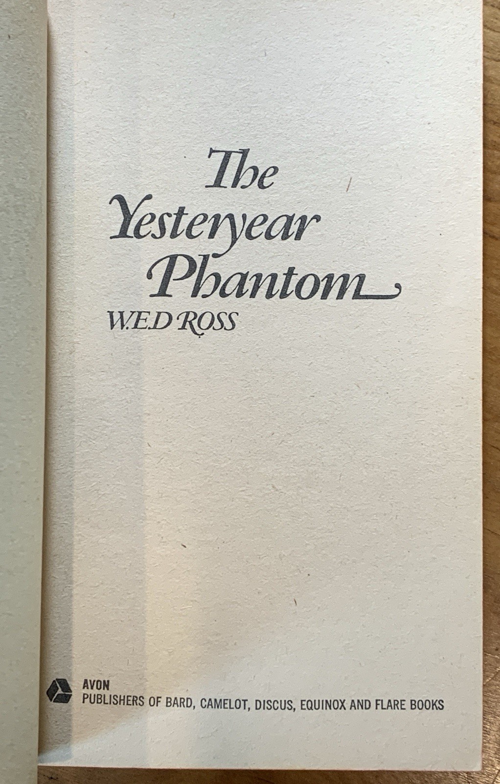 The Yesteryear Phantom by W.E.D. Ross – VG+ vintage 1974 gothic pb, Maguire GGA