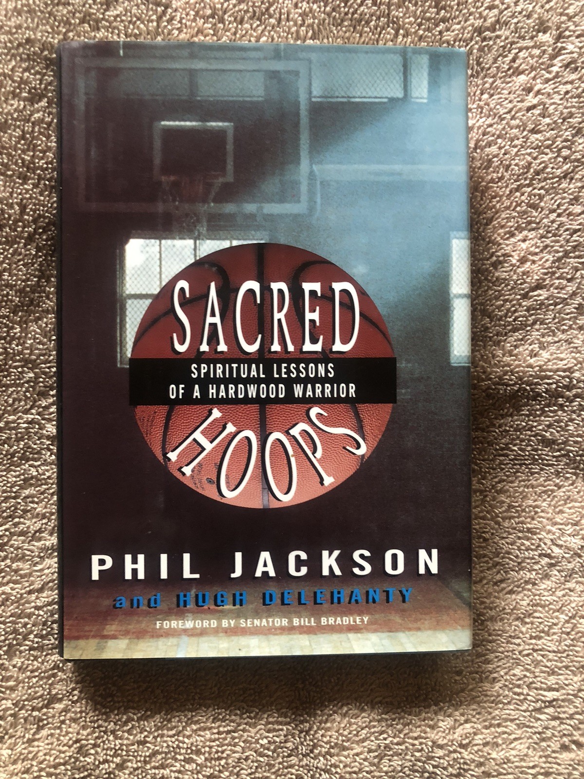 SACRED HOOPS: SPIRITUAL LESSONS OF A HARDWOOD WARRIOR By Phil Jackson