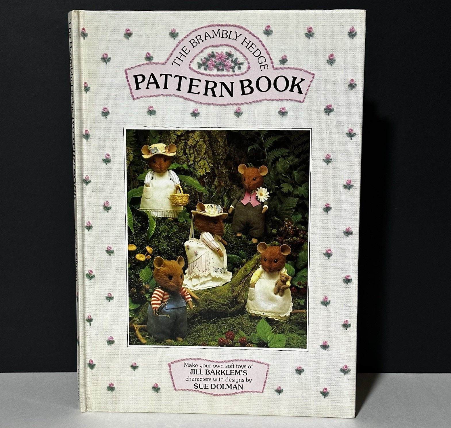 The Brambly Hedge Pattern Book Jill Barklem’s Characters by Sue Dolman Sewing