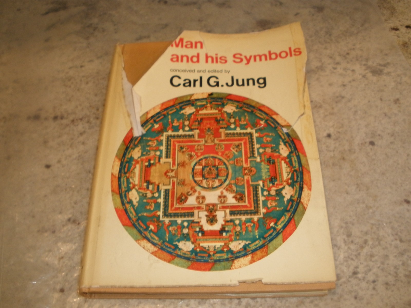 MAN AND HIS SYMBOLS CARL G JUNG HC DJ 1979 (B46)