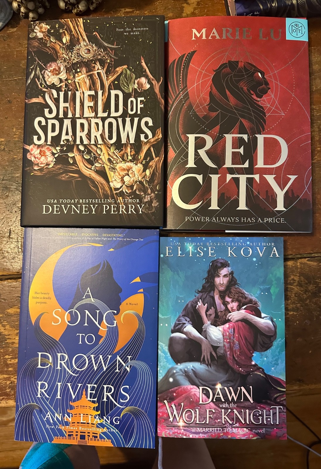 Shield of Sparrows, Red City, Dawn with the Wolf Knight 4 book Romantasy Lot