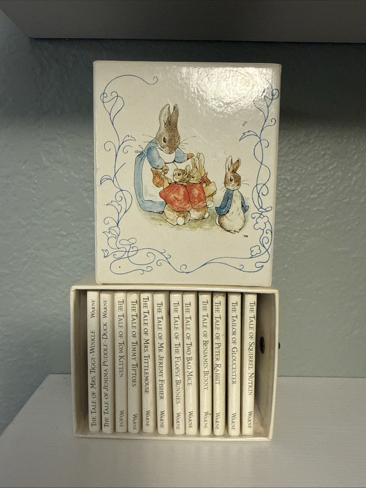 The Miniature World of Peter Rabbit Beatrix Potter 12 Books 1989 Vintage Drawbox