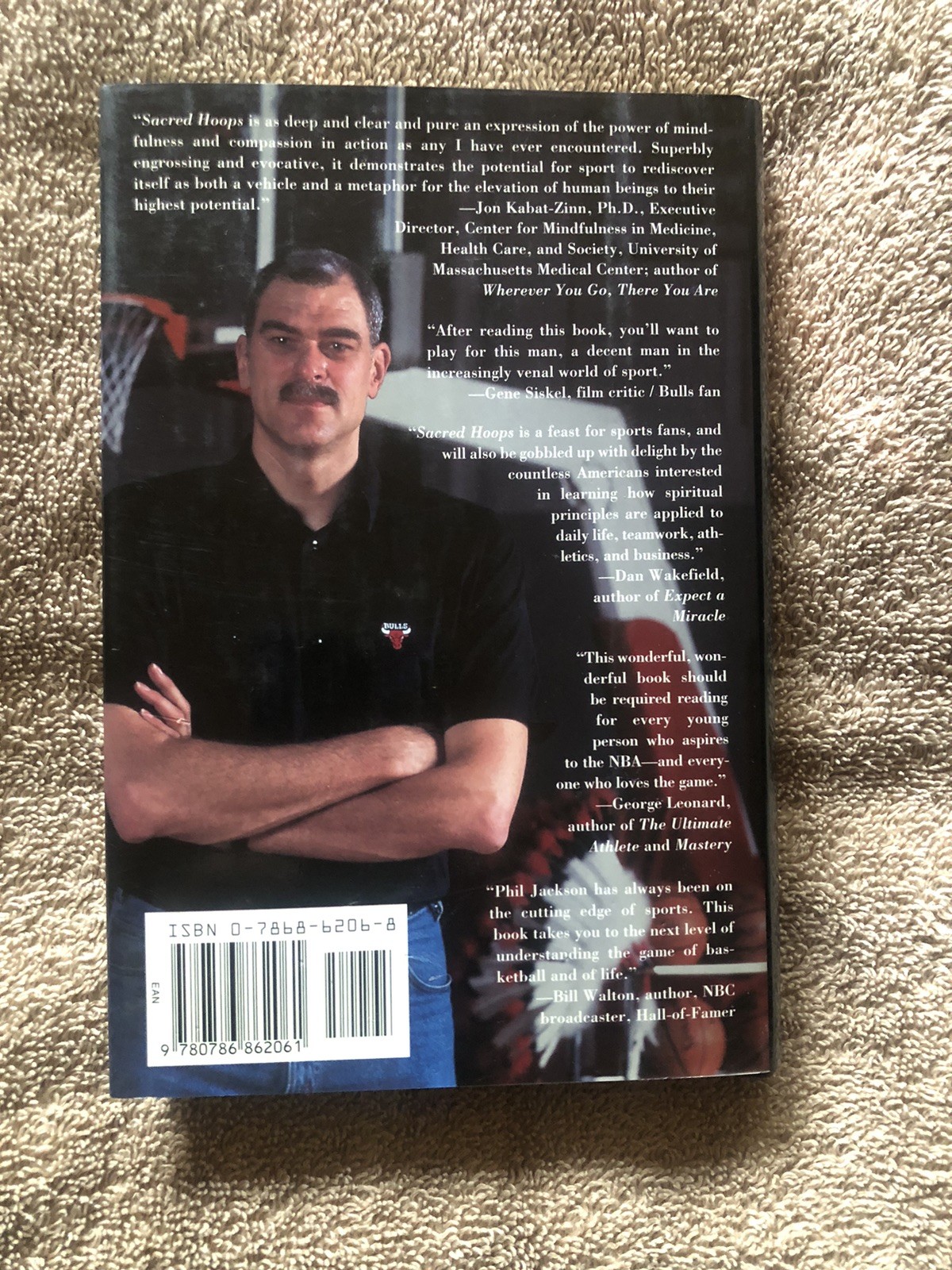 SACRED HOOPS: SPIRITUAL LESSONS OF A HARDWOOD WARRIOR By Phil Jackson