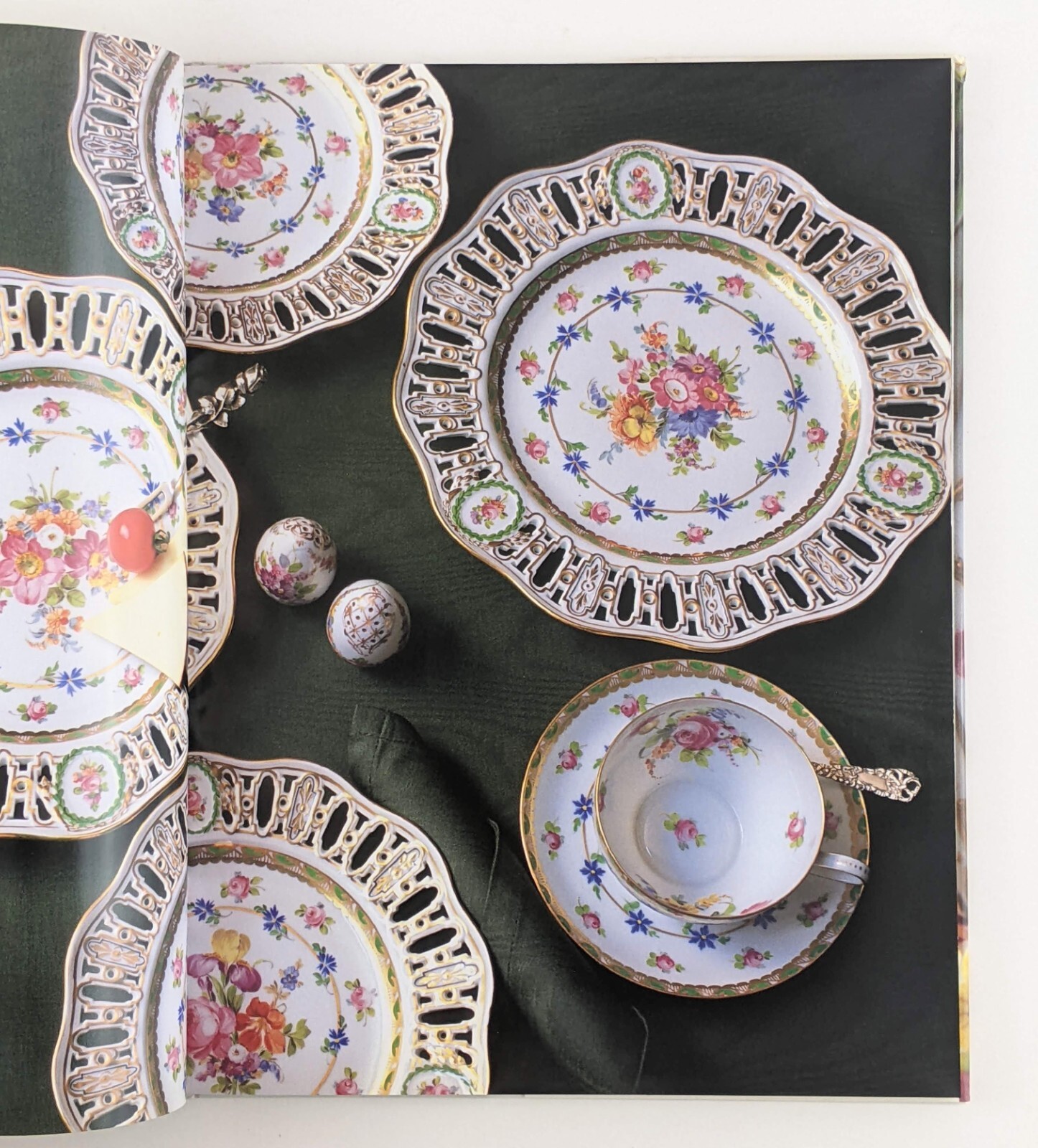 Antique Porcelain From M’s Collection, Flowers Vol. 1 (1998) – China Painting