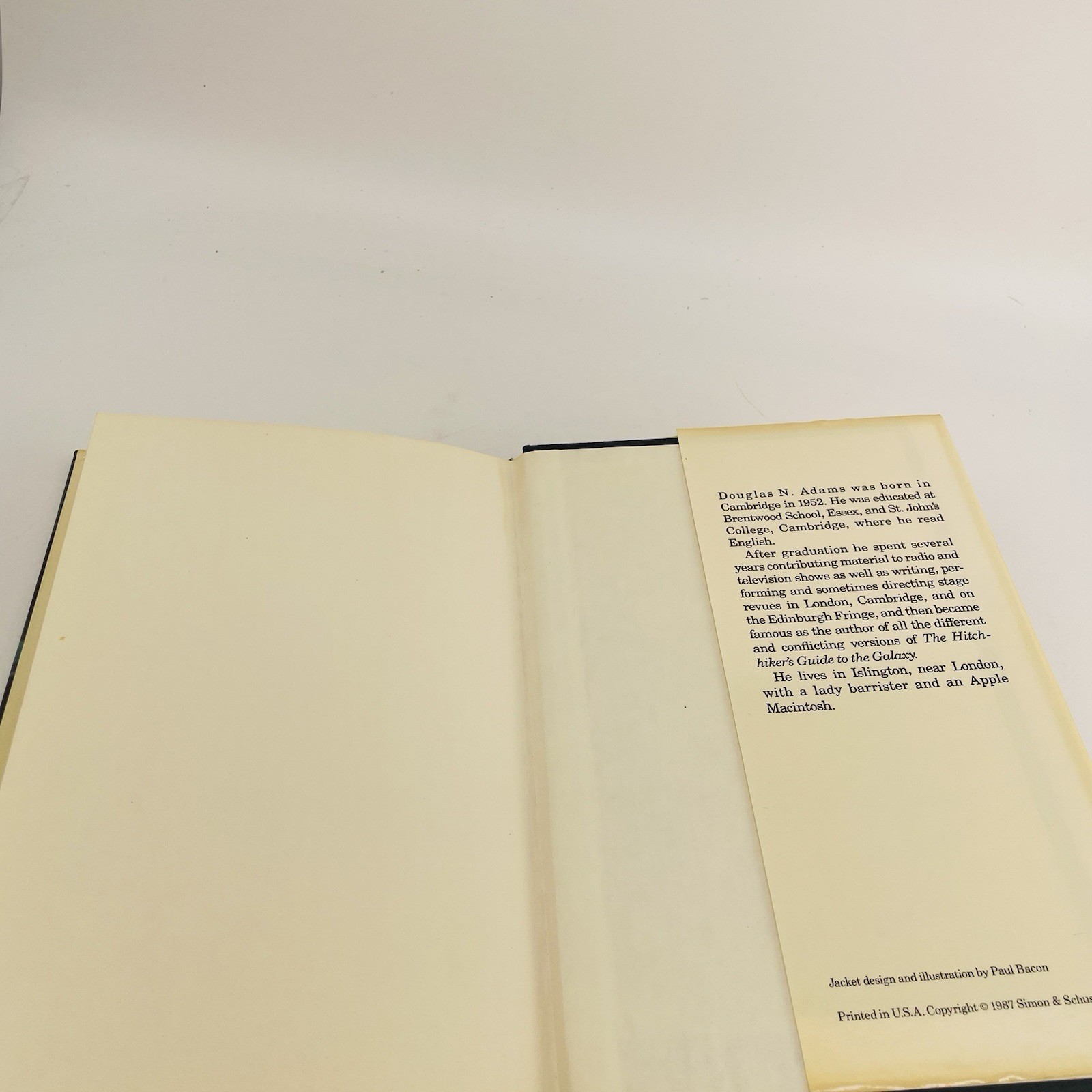 Douglas Adams’ Dirk Gently’s Holistic Detective Agency 1987 SIGNED HCDJ 1st Ed