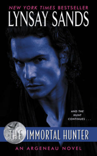 The Immortal Hunter: A Rogue Hunter Novel (Argeneau Vampire) – VERY GOOD