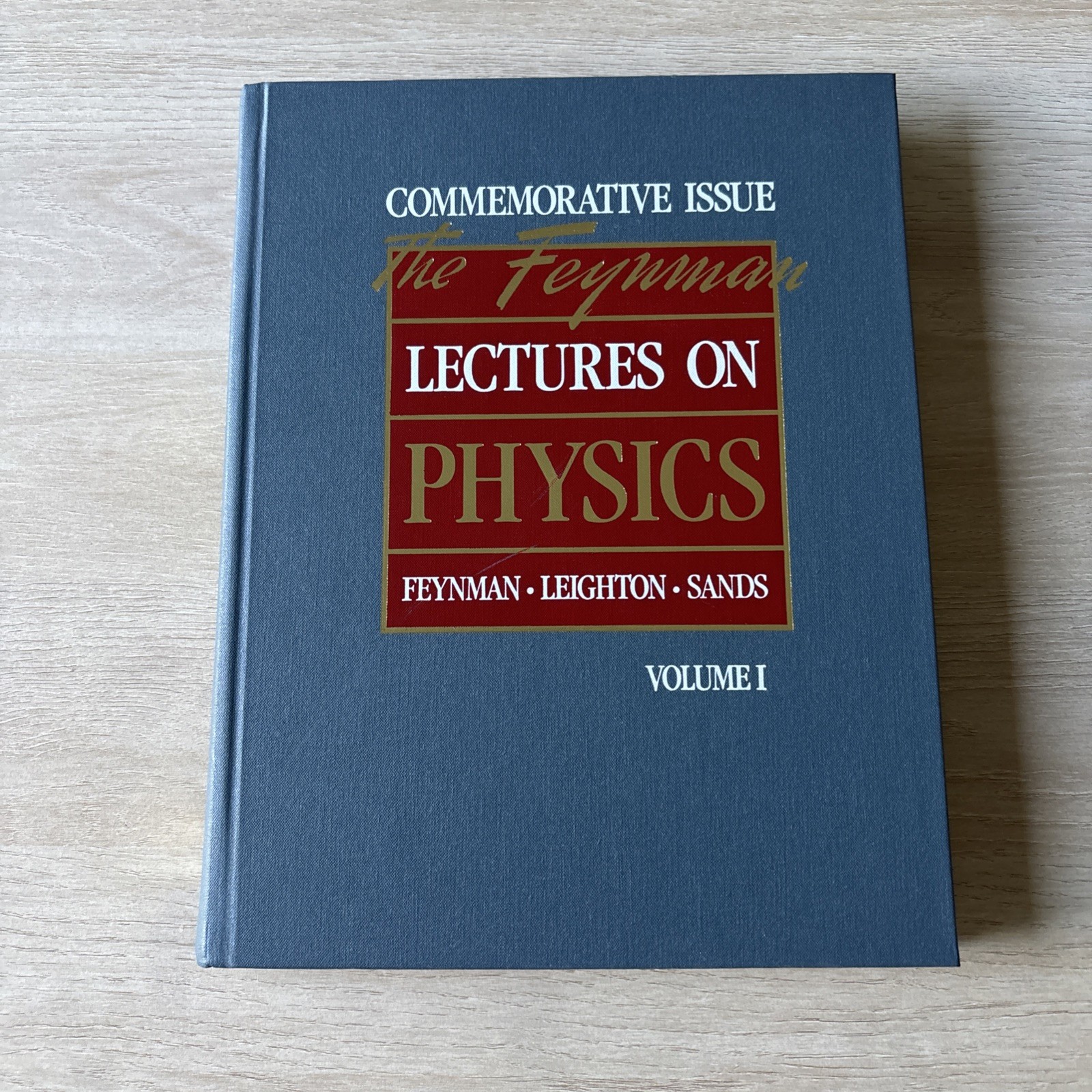 The Feynman Lectures on Physics: Commemorative Issue, Three Volume Set