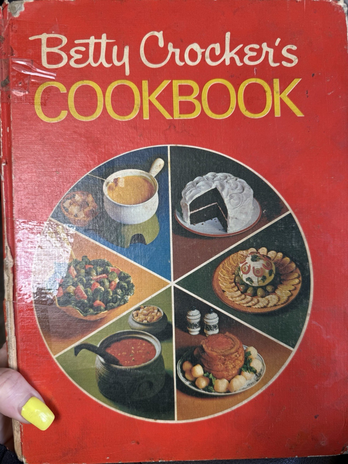 VTG Betty Crocker Cookbook 1972 12th Printing Hardcover Pie Cover Binding damage