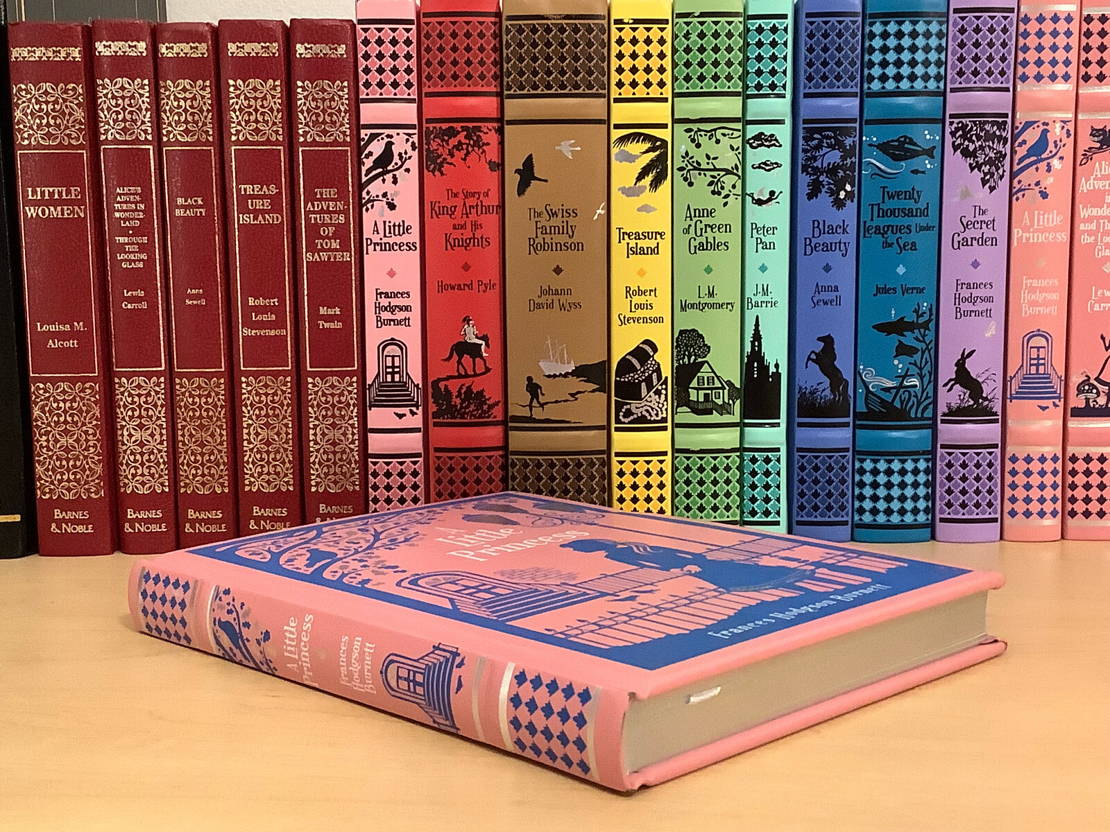 A Little Princess by Frances Hodgson Burnett – leather-bound / Good