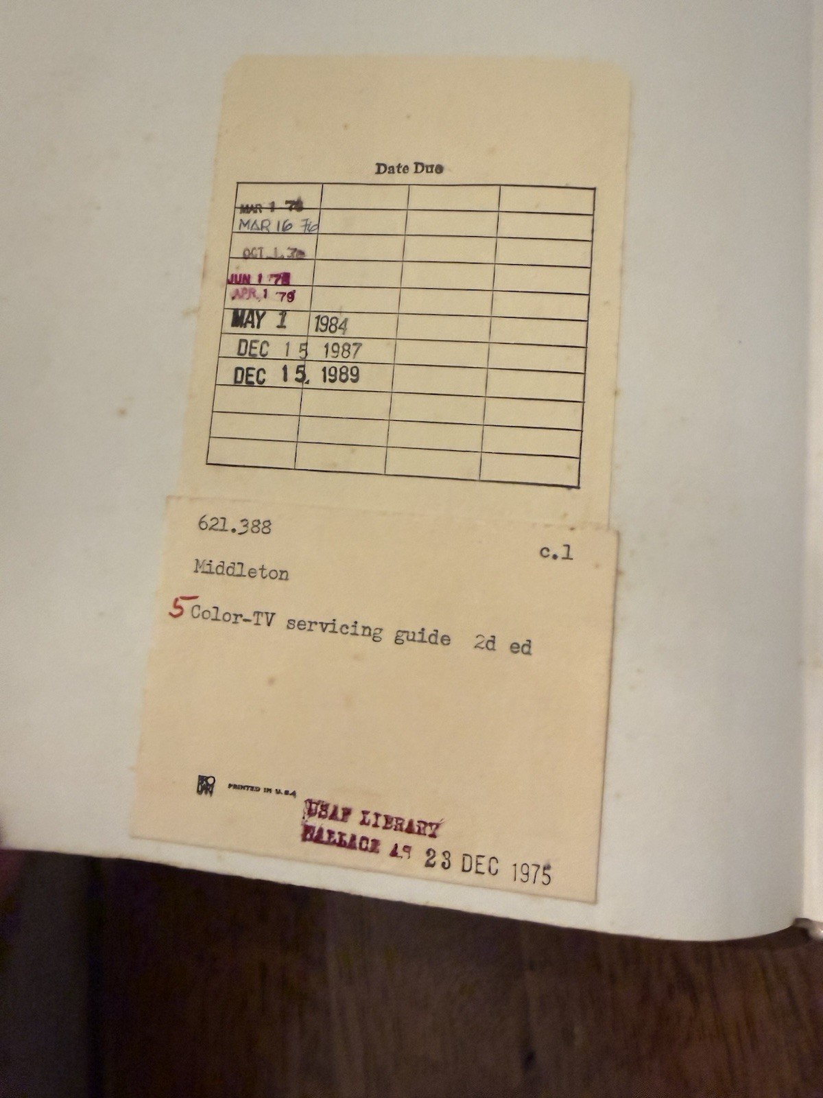 Color TV Servicing Guide Hardcover Book Robert Middleton Repair Restore