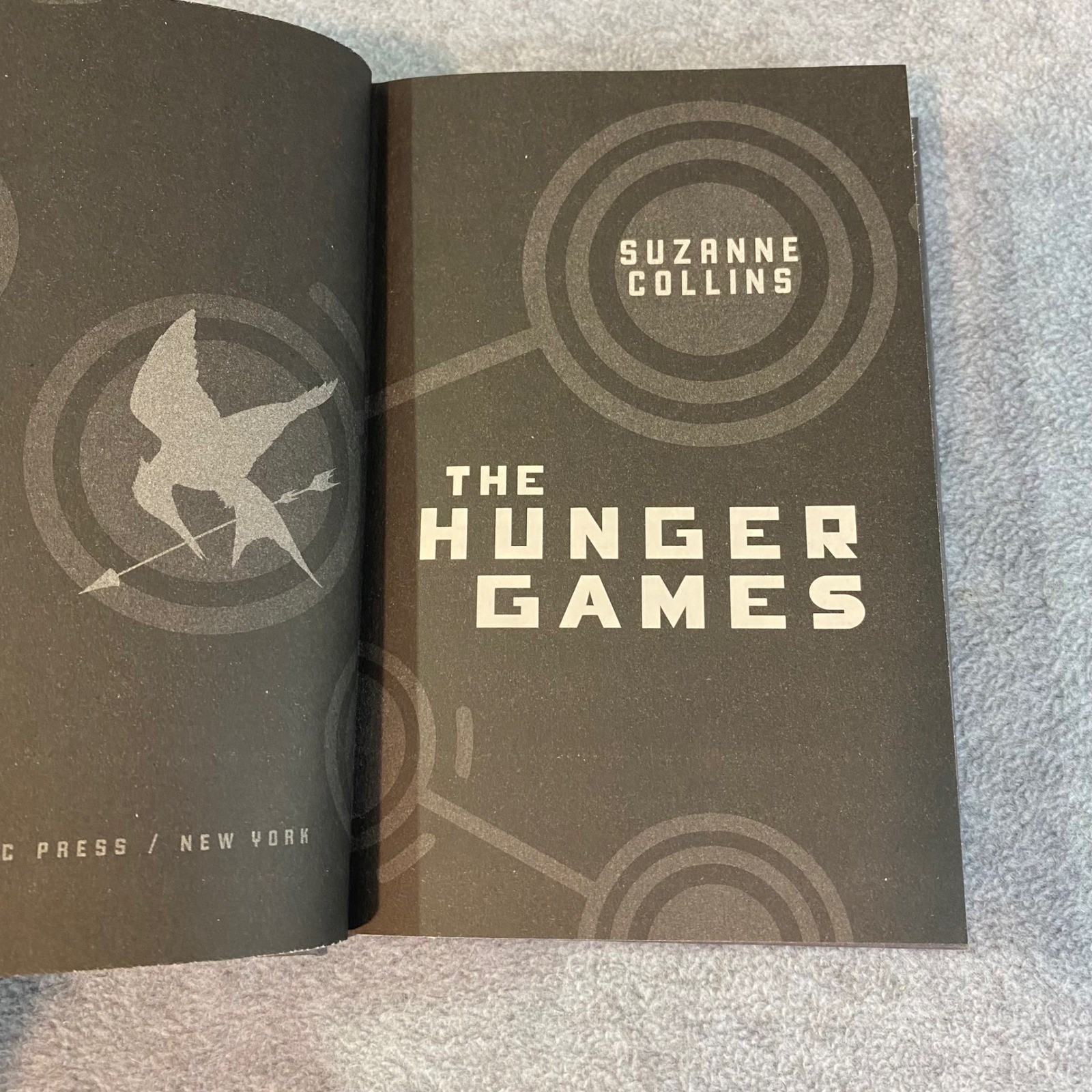 The Hunger Games Book Gold Mockingjay 1st Ed Hardcover Survival No Dust Jacket