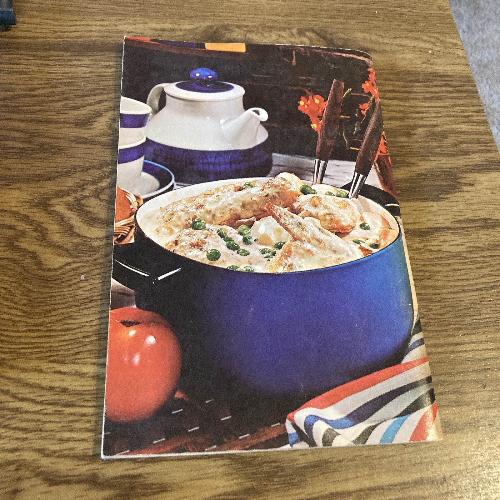 301 America’s Favorite Chicken Recipes Cookbook 1971 Softcover 94 Pages
