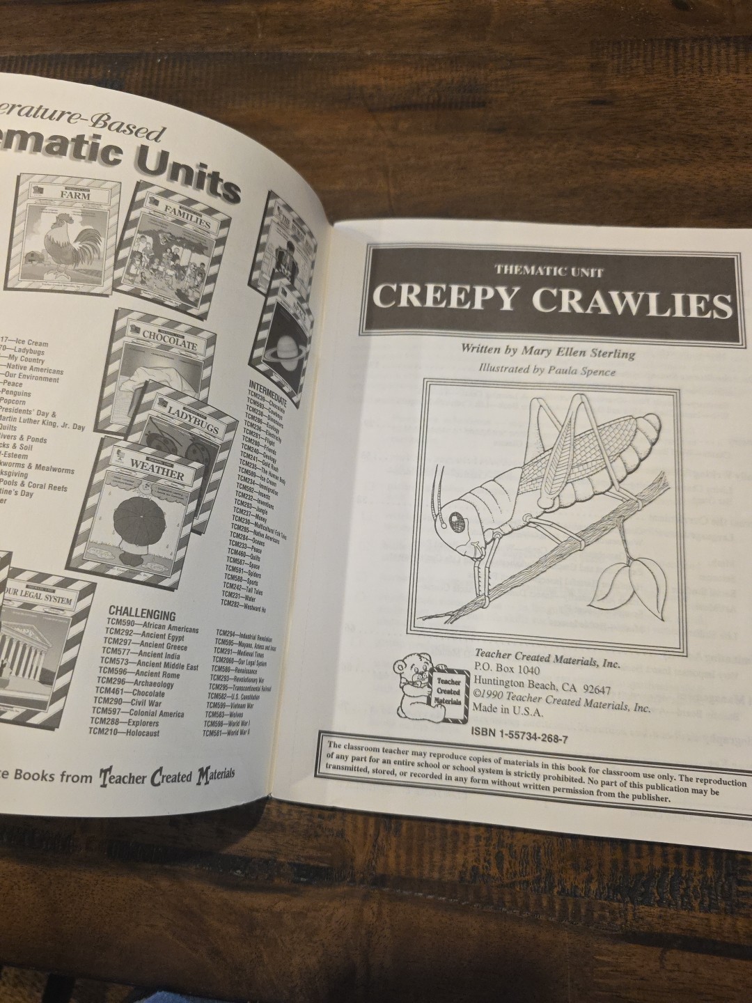 Thematic Units Ser.: Creepy Crawlies Thematic Unit by Mary E. Sterling (1990,…