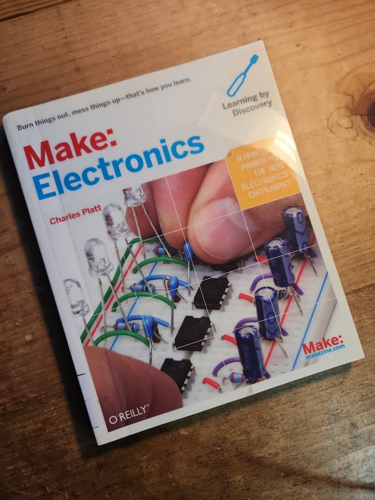 Make Electronics: Learning By Discovery, Charles Platt, Helpful Corp(2009), LN