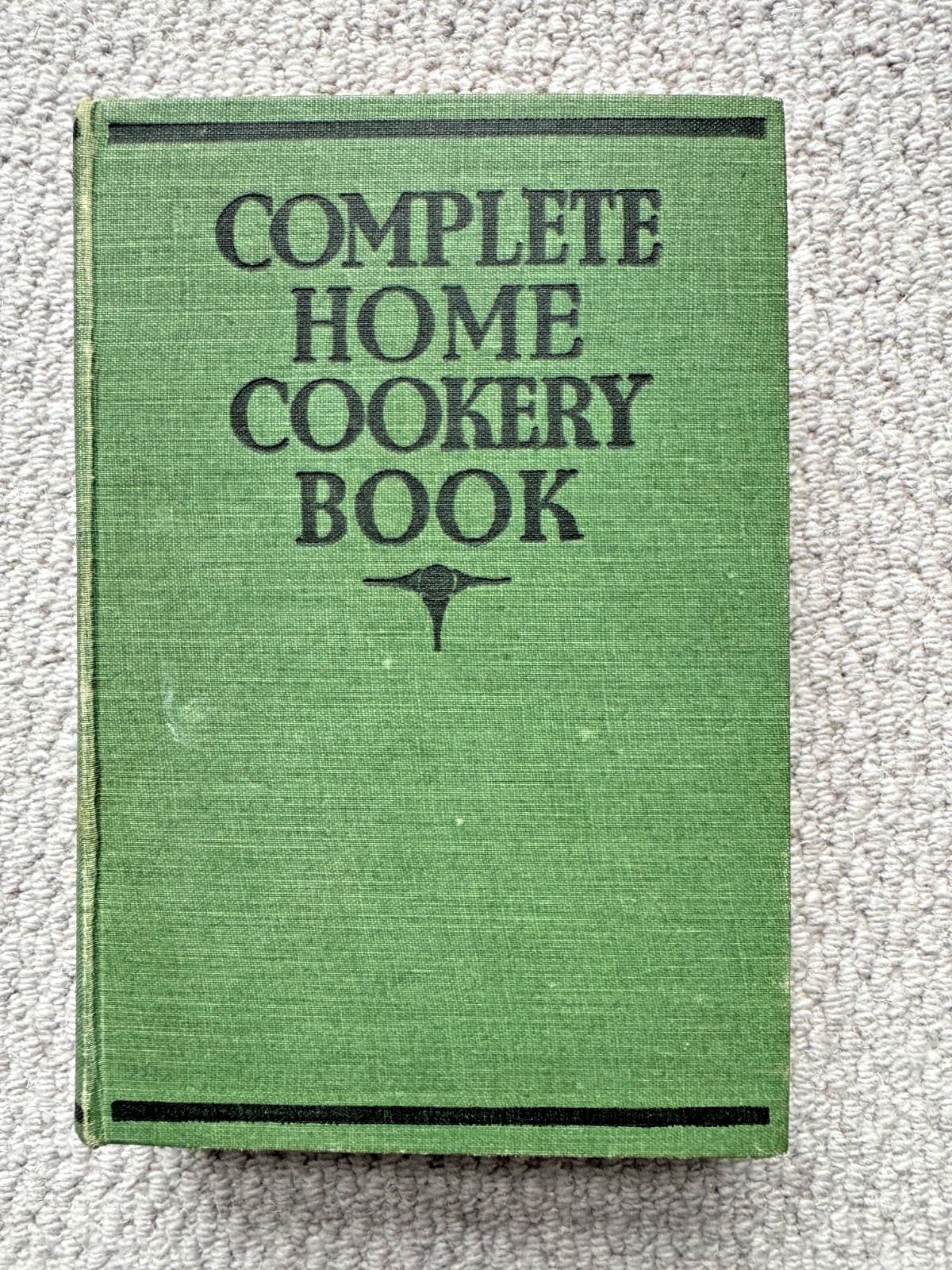 Complete Home Cookery Book – Mrs Mollie Stanley Wrench, 1934, 704 pages