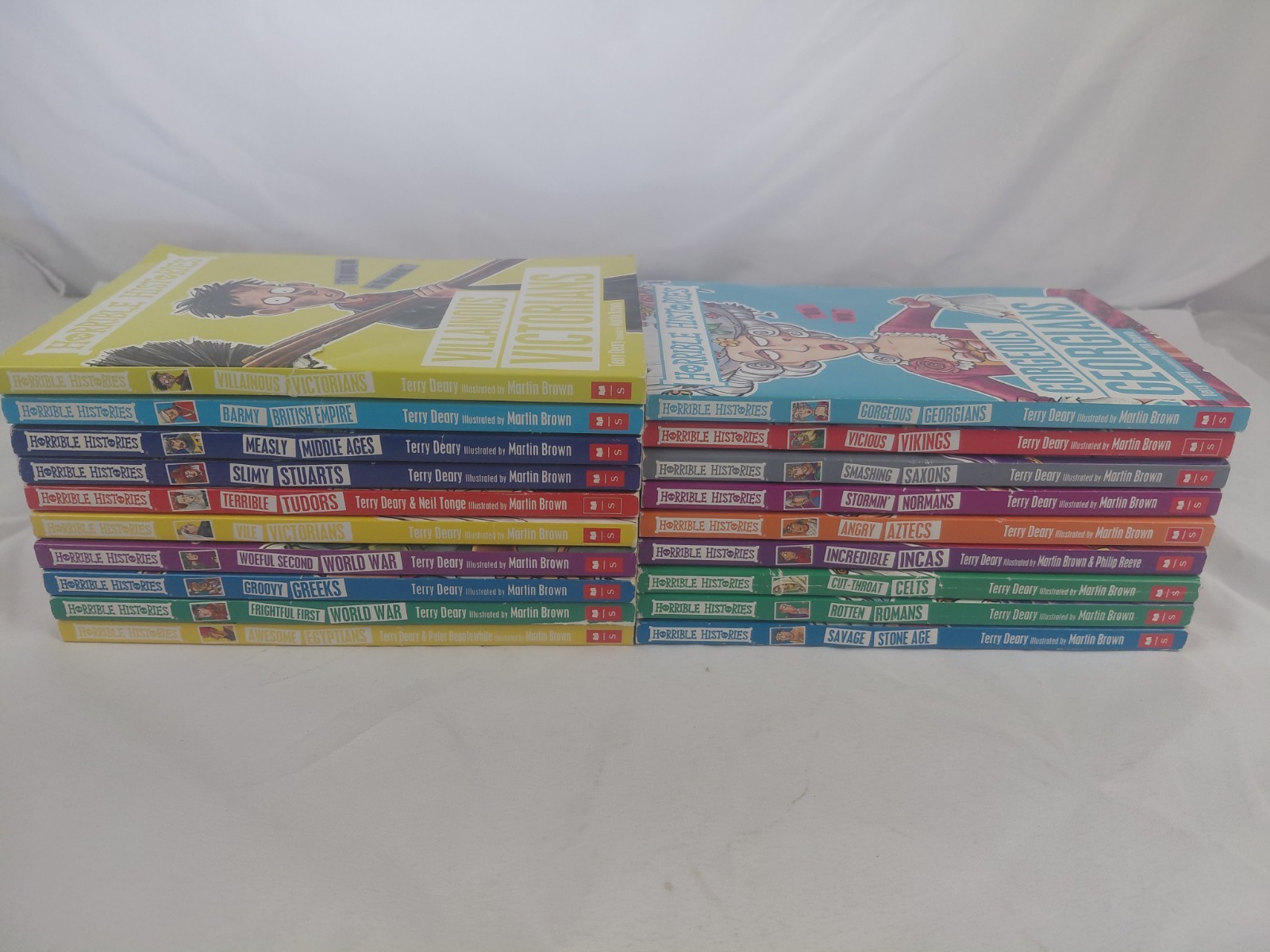 Blood Curdling Box Horrible Histories set 19 books Scholastic Age 12+ Paperbacks