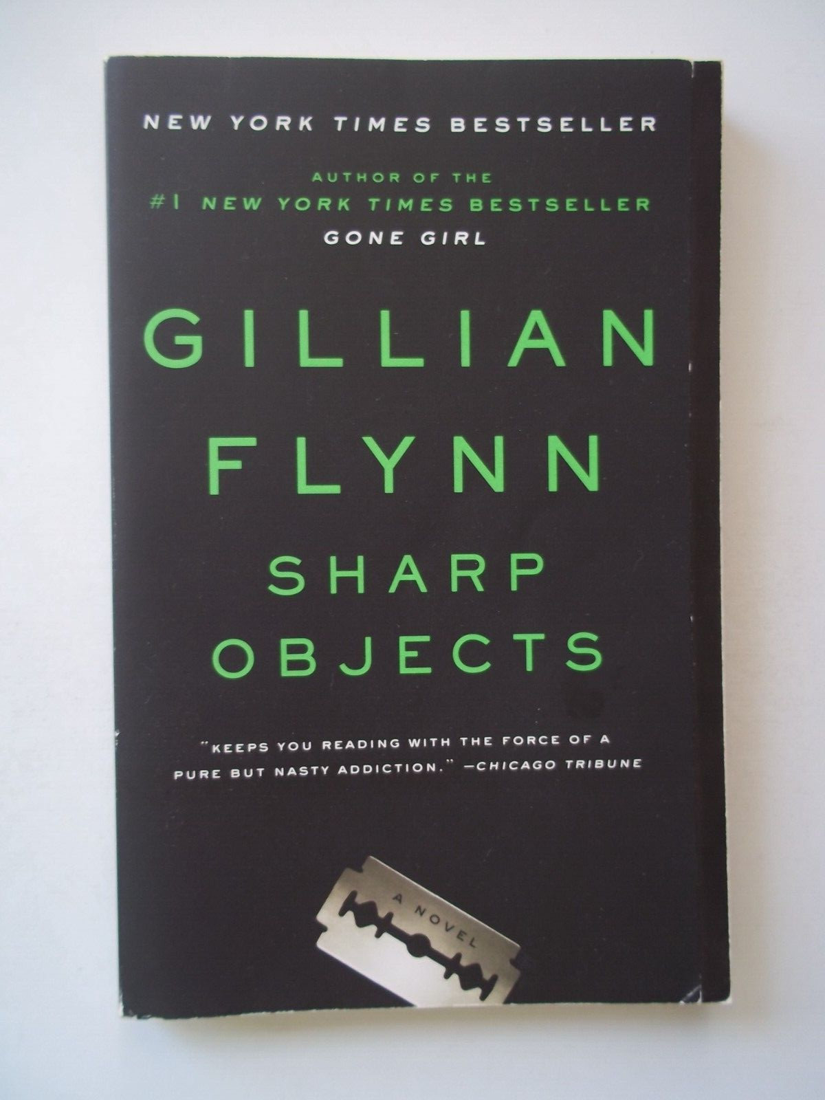 SHARP OBJECTS Gillian Flynn Softcover BOOK 2006 / 2012 NY Times Bestseller