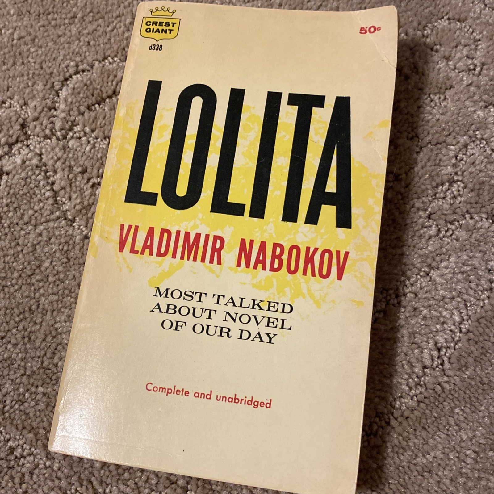 Lolita by Vladimir Nabokov 1959 Crest Giant d338 Vintage Paperback